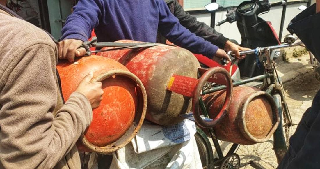 आजदेखि आधा सिलिन्डर ग्यास, मूल्य ९५५ रुपैयाँ