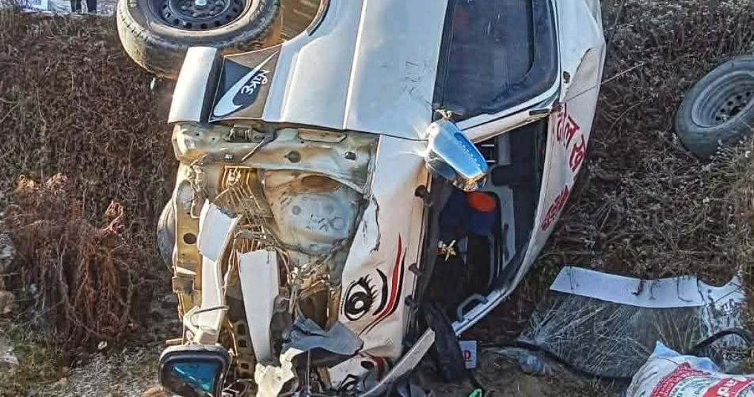 दोलखामा तुसारोले चिप्लिएर ईभी भ्यान दुर्घटना, तीन जना घाइते