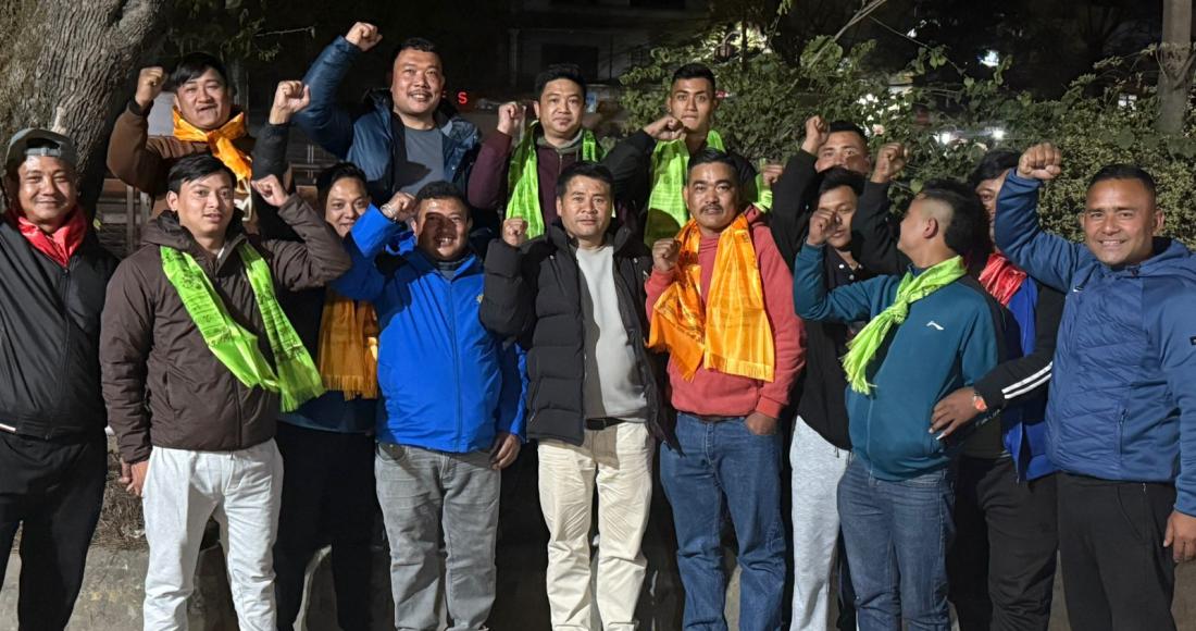 हजार लामाको नेतृत्वमा कांग्रेस–एमालेका कार्यकर्ता सामूहिक रूपमा नेपाली कम्युनिस्ट पार्टीमा प्रवेश