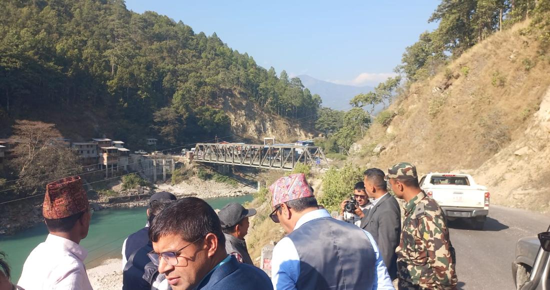 अधुरो पुल, बेपत्ता ठेकेदार—दोलखामा निरीक्षणकै नाटक दोहोरियो