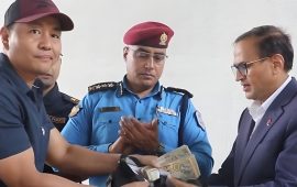 जेलभित्रबाटै रसुवा बाढीपीडितलाई मनराजको ५ लाख ५१ हजार सहयोग
