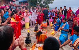 बाढीमा ज्यान गुमाएकाको चिरशान्तिको कामना गर्दै चरिकोटमा महाआरती