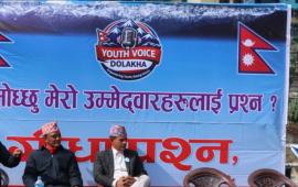 उम्मेदवारसँग सिधा प्रश्न: मञ्चमा तीन उम्मेदवार, अजयबाबु र पार्वतको कुर्सी रित्तै !