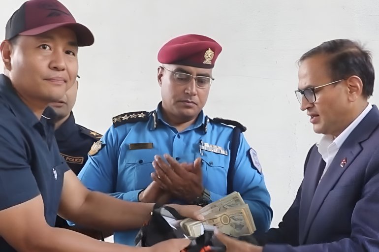 जेलभित्रबाटै रसुवा बाढीपीडितलाई मनराजको ५ लाख ५१ हजार सहयोग