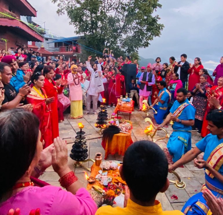 बाढीमा ज्यान गुमाएकाको चिरशान्तिको कामना गर्दै चरिकोटमा महाआरती